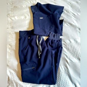 Small petite Figs scrub set